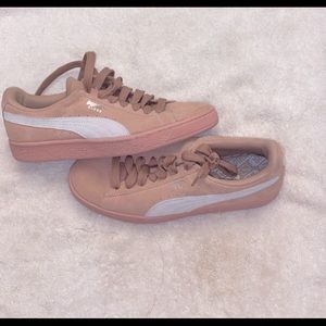 🎀 Blush Pink Puma Suedes 🎀